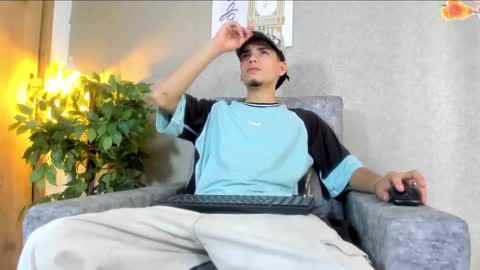 axel  online show from October 6, 6:49 pm