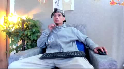 axel  online show from October 8, 6:05 pm