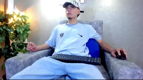 axel  online show from October 10, 6:07 pm