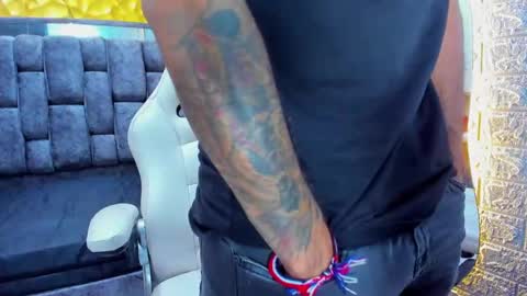 Axell Cross2 online show from February 1, 7:23 pm