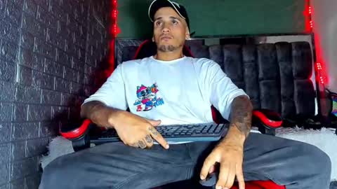 Axell Cross2 online show from April 9, 2:00 am