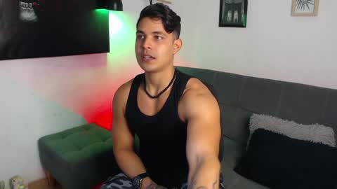 Snapshot of axell_dior chatting on April 23, 5:59 pm axell online show from April 23, 5:59 pm