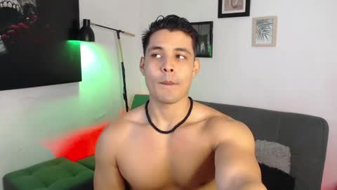Snapshot of axell_dior chatting on April 29, 1:53 am axell online show from April 29, 1:53 am