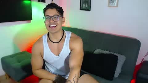 Snapshot of axell_dior chatting on July 7, 5:06 pm axell online show from July 7, 5:06 pm