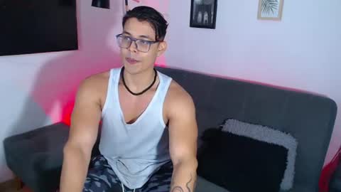 Snapshot of axell_dior chatting on July 25, 2:09 am axell online show from July 25, 2:09 am