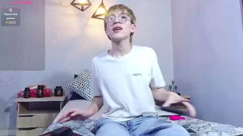 Snapshot of axell_stone chatting on June 24, 8:30 pm axell_stone online show from June 24, 8:30 pm