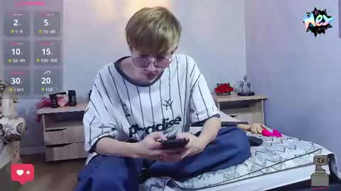 Snapshot of axell_stone chatting on July 6, 9:39 pm axell_stone online show from July 6, 9:39 pm