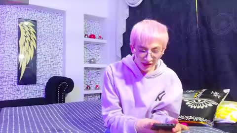 Snapshot of axell_stone chatting on July 20, 8:33 pm axell_stone online show from July 20, 8:33 pm