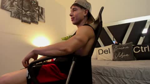Snapshot of axelmartinezz chatting on May 9, 9:09 pm axelmartinezz online show from May 9, 9:09 pm