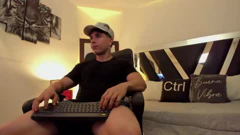 axelmartinezz online show from July 2, 9:54 pm