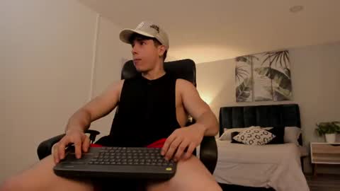 axelmartinezz online show from July 20, 8:33 pm