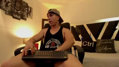 axelmartinezz online show from July 26, 12:52 am