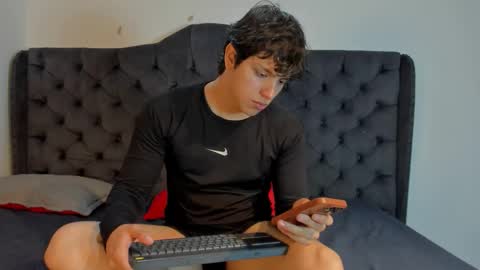 Axel Raven online show from December 15, 7:51 pm