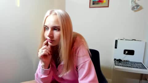 Axl online show from November 27, 1:02 pm