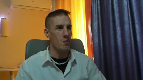 Axl online show from April 22, 9:44 am