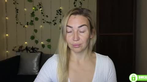 Jully online show from November 9, 6:28 pm