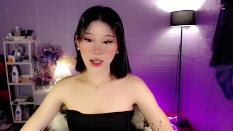 AYAHOSHILOVESYOU online show from April 24, 6:38 am