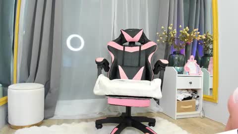 Snapshot of ayaye_ chatting on January 9, 8:21 pm SundyRose online show from January 9, 8:21 pm