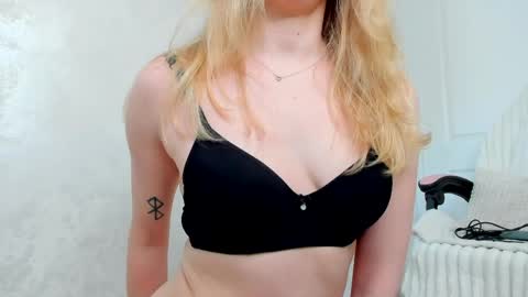 SundyRose online show from May 16, 9:06 am