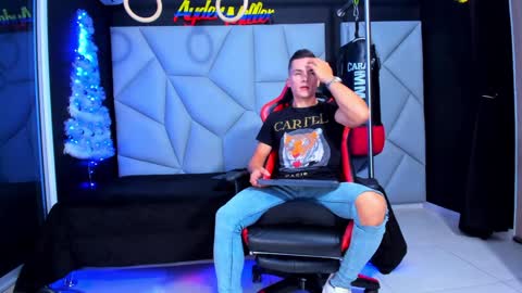 Snapshot of aydenmillerdom chatting on December 28, 12:36 am Ayden Miller online show from December 28, 12:36 am