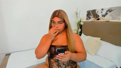 Snapshot of ayesha_amethyst chatting on April 4, 8:17 pm AYESHA online show from April 4, 8:17 pm