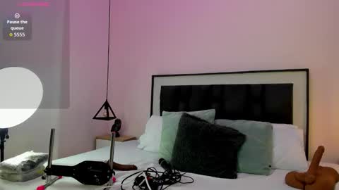 Ayla online show from October 22, 2:34 am