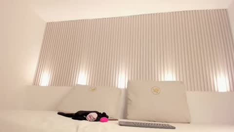 Ayla  online show from April 21, 8:55 pm