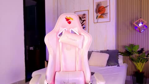 Ayleen online show from February 16, 12:45 pm