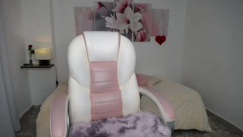 aylin_ross_ online show from June 5, 4:30 am