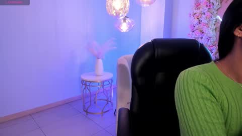 Snapshot of ayshelbrown chatting on October 9, 3:37 am Ayshel online show from October 9, 3:37 am