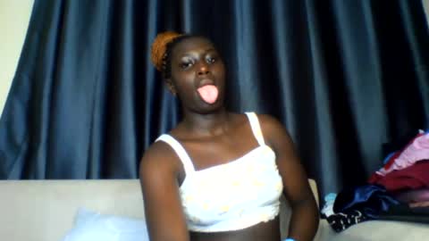 Snapshot of azaelia_iris chatting on July 16, 6:03 pm azaelia_iris online show from July 16, 6:03 pm