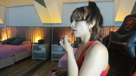 Snapshot of azahara_18 chatting on May 19, 11:55 pm Azahara online show from May 19, 11:55 pm