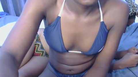 Snapshot of azalea46 chatting on November 1, 6:59 am Azalea online show from November 1, 6:59 am