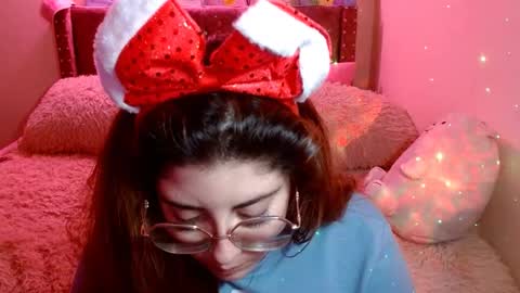 Snapshot of azamy_12 chatting on December 10, 10:47 pm Amanda online show from December 10, 10:47 pm