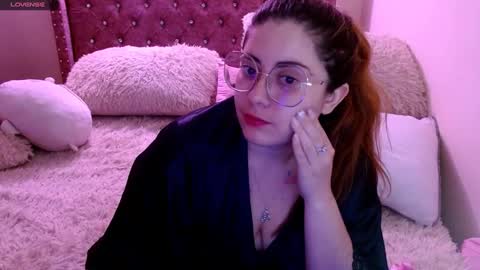 Snapshot of azamy_12 chatting on January 2, 10:33 pm Amanda online show from January 2, 10:33 pm