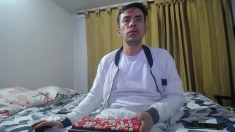 Snapshot of aziel_xxx chatting on February 11, 2:14 am AZIEL online show from February 11, 2:14 am