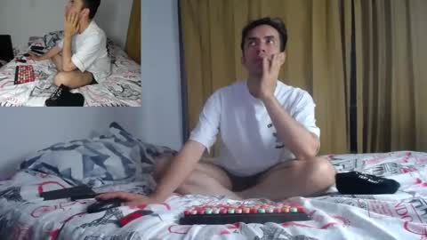 Snapshot of aziel_xxx chatting on February 18, 1:32 am AZIEL online show from February 18, 1:32 am