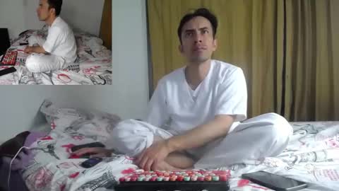 Snapshot of aziel_xxx chatting on February 19, 2:33 am AZIEL online show from February 19, 2:33 am