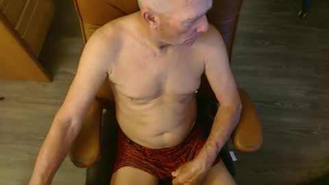 Snapshot of azmichael5 chatting on November 6, 11:55 am Mike online show from November 6, 11:55 am