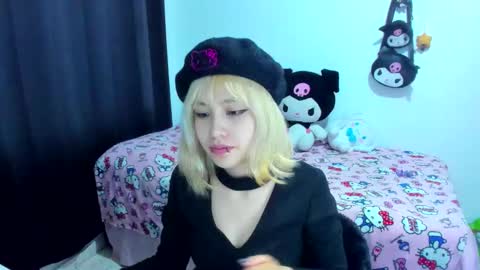 Snapshot of azu_moure chatting on October 26, 1:33 am Azu Moure online show from October 26, 1:33 am