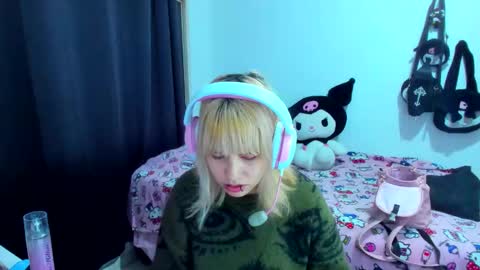 Azu Moure online show from November 21, 4:00 am