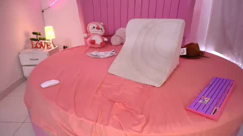 Snapshot of azul_horny chatting on April 8, 8:53 pm PRINCESS AZUL. online show from April 8, 8:53 pm