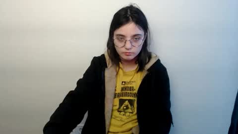 azumi_chan_ online show from February 9, 1:04 pm