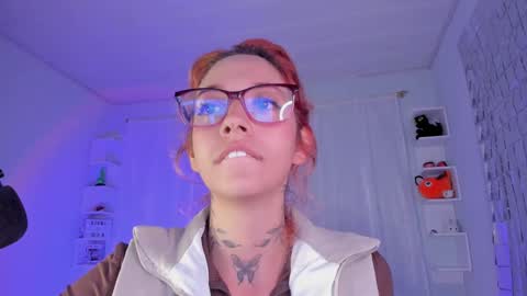 Snapshot of azumi_saan chatting on December 15, 1:57 am azumi saan online show from December 15, 1:57 am