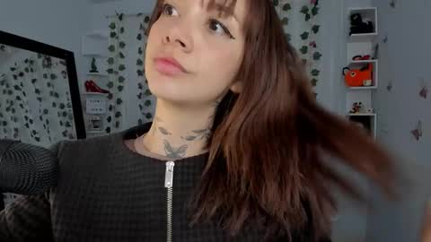 Snapshot of azumi_saan chatting on December 2, 2:06 am azumi saan online show from December 2, 2:06 am