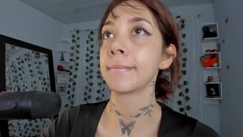 Snapshot of azumi_saan chatting on December 20, 2:40 am azumi saan online show from December 20, 2:40 am