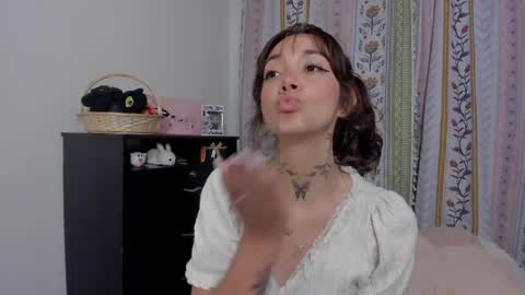 Snapshot of azumi_saan chatting on May 5, 1:35 am azumi saan online show from May 5, 1:35 am