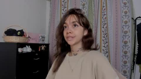 Snapshot of azumi_saan chatting on May 15, 2:40 am azumi saan online show from May 15, 2:40 am