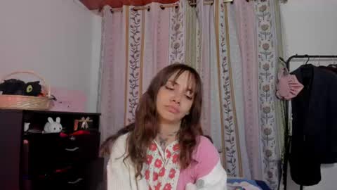 Snapshot of azumi_saan chatting on June 25, 2:44 am azumi saan online show from June 25, 2:44 am