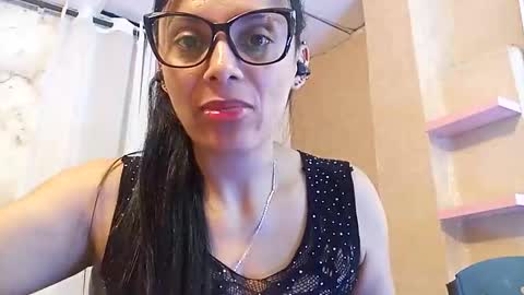 Snapshot of azura_lion chatting on April 24, 4:48 am azura lion online show from April 24, 4:48 am